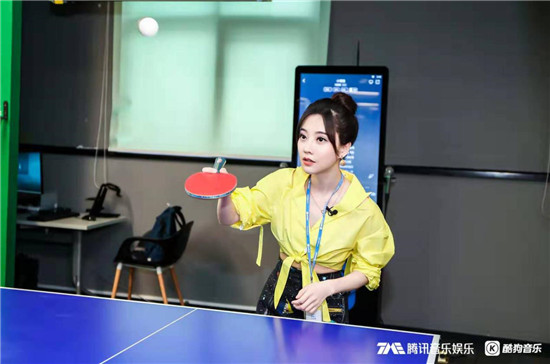 冯提莫正式入职酷狗音乐！*一天上班引发粉丝强势围观